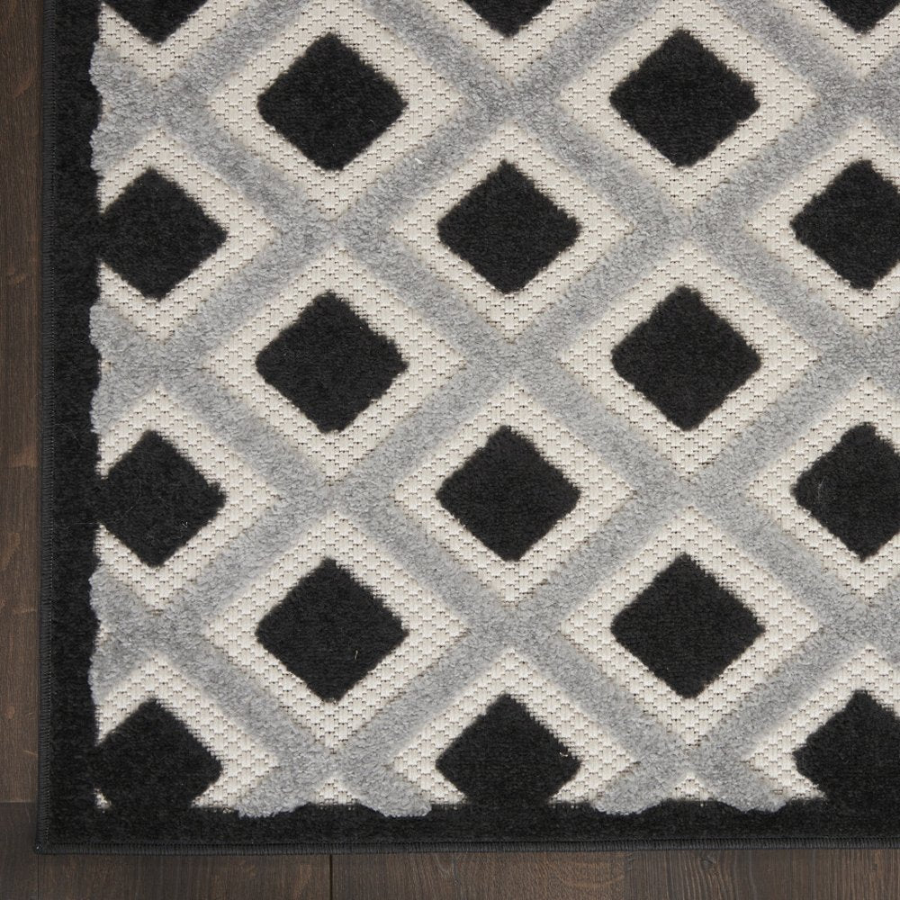 3' X 4' Black And White Indoor Outdoor Area Rug