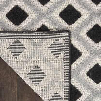 3' X 4' Black And White Indoor Outdoor Area Rug