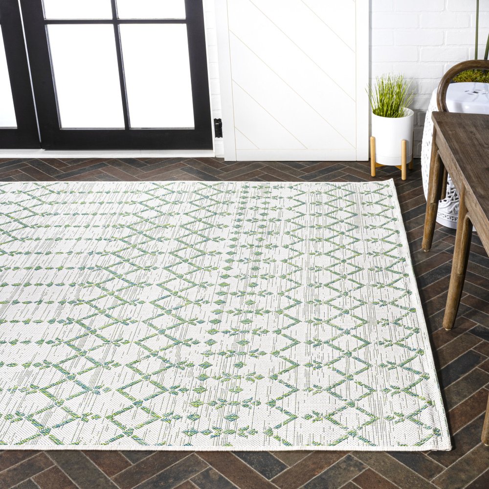 5' X 8' Green And Ivory Trellis Indoor Outdoor Area Rug