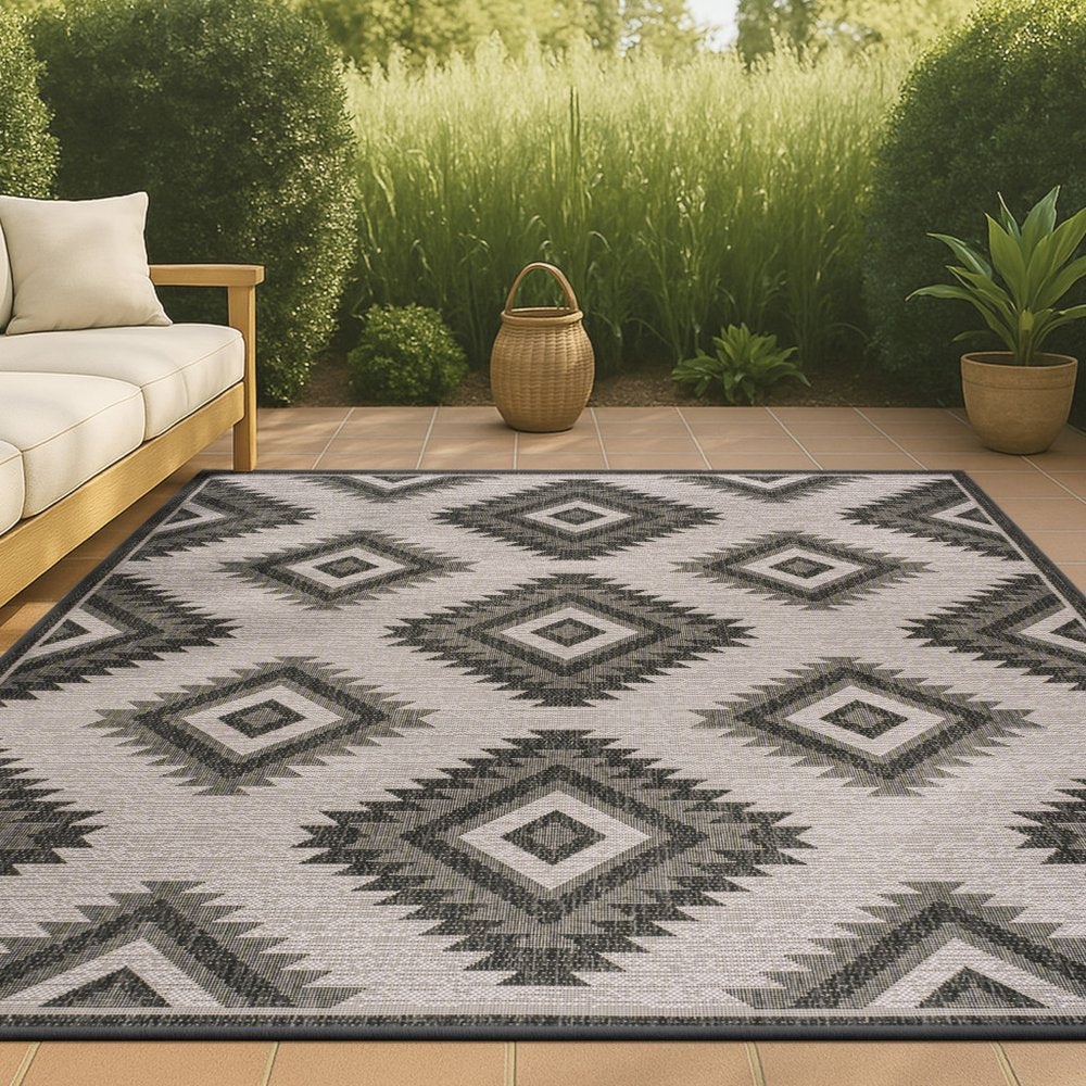 4' X 6' Black And Cream Moroccan Indoor Outdoor Area Rug
