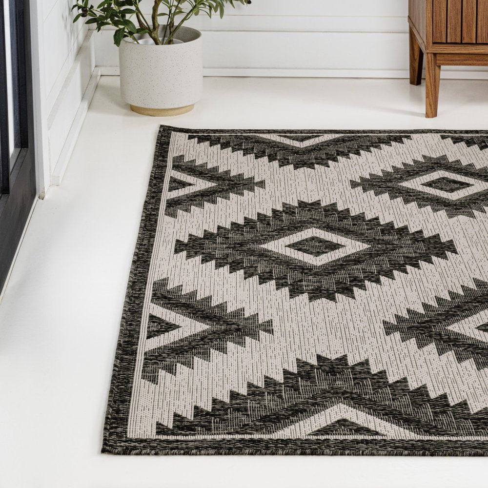 4' X 6' Black And Cream Moroccan Indoor Outdoor Area Rug