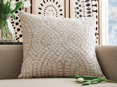 Evee Outdoor & More - Ashley Furniture - Cortlen Pillows - Pillow (4/CS) / Beige/Ivory - A1001122