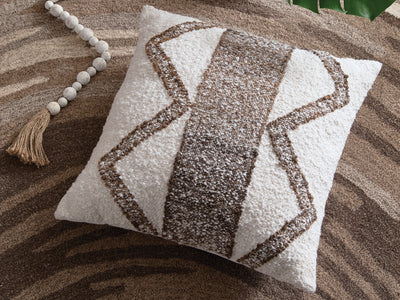 Evee Outdoor & More - Ashley Furniture - Brettwood Pillows - Pillow (4/CS) / Ivory/Brown - A1001125