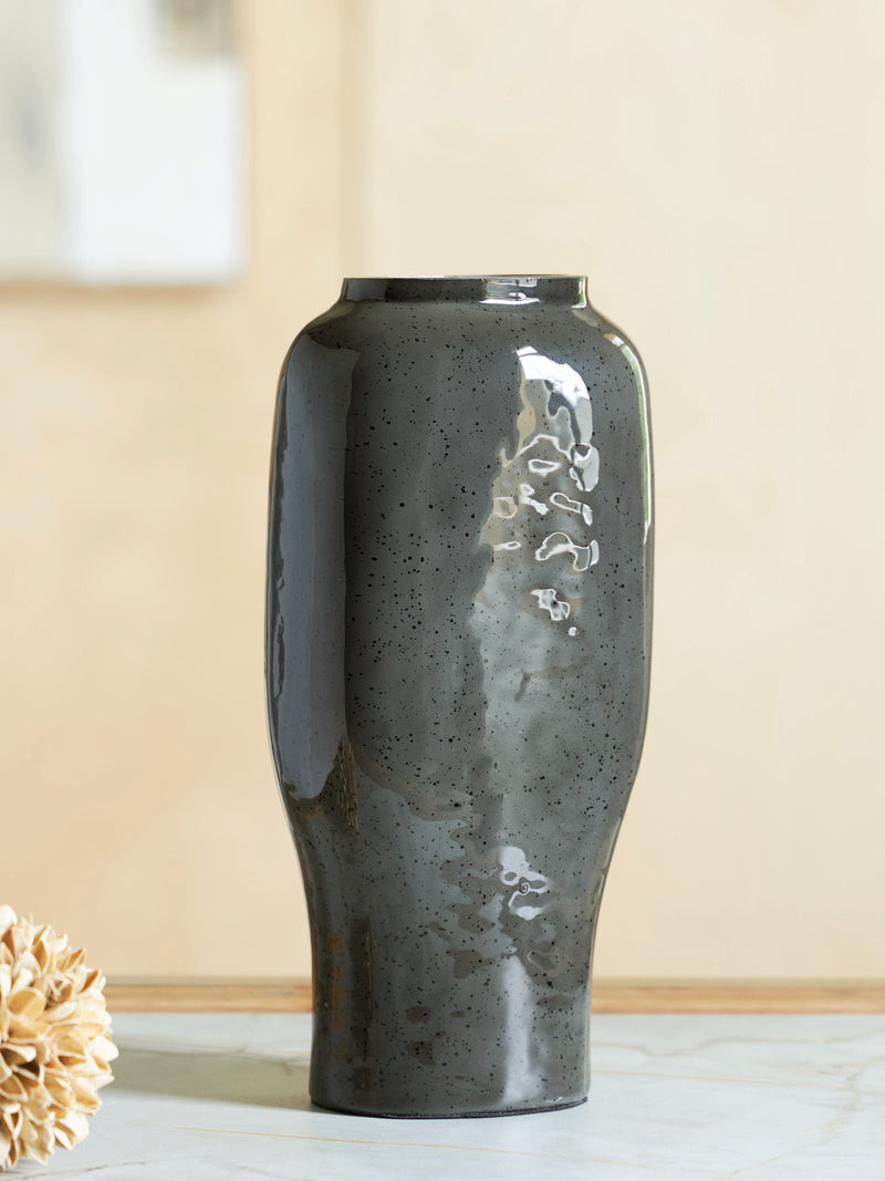 Evee Outdoor & More - Ashley Furniture - Kierlain Vase - Vase / Gray/Black - A2000808