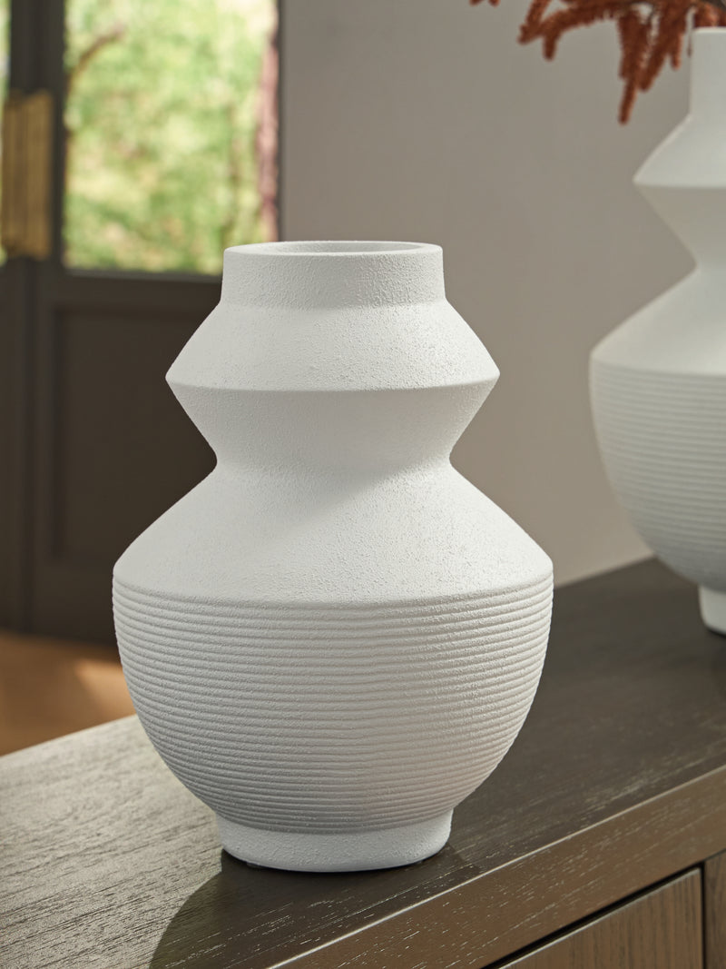Evee Outdoor & More - Ashley Furniture - Naveen Vase - Vase / White - A2000870