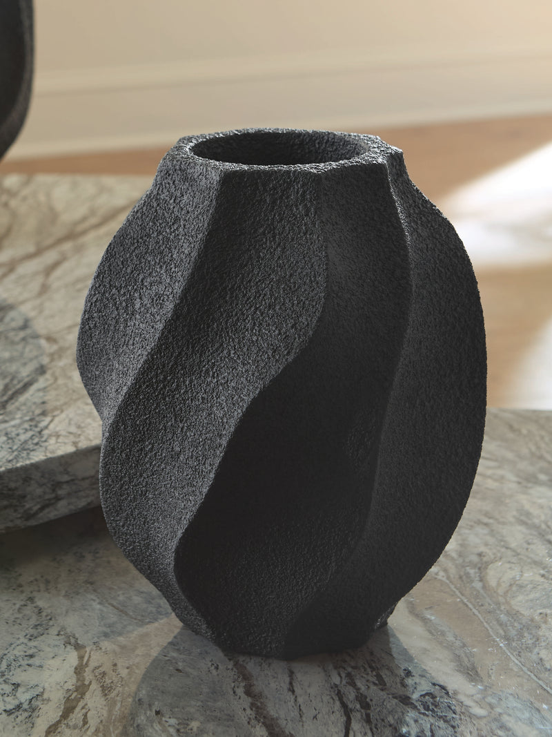 Evee Outdoor & More - Ashley Furniture - Judworth Vase - Vase / Black - A2000875