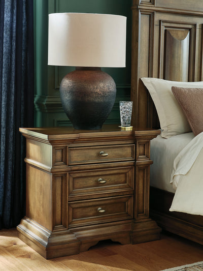 Evee Outdoor & More - Ashley Furniture - Frantanna Bedroom - Three Drawer Night Stand / Brown - PCB949-93