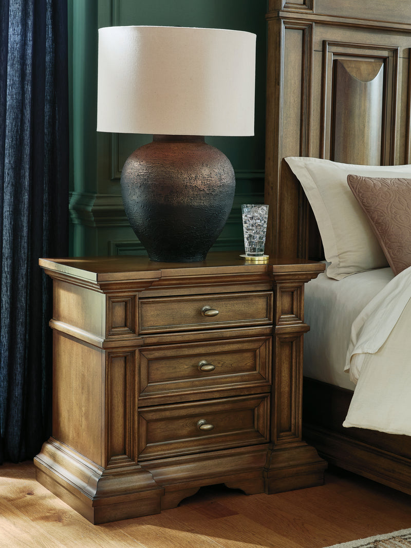 Evee Outdoor & More - Ashley Furniture - Frantanna Bedroom - Three Drawer Night Stand / Brown - PCB949-93