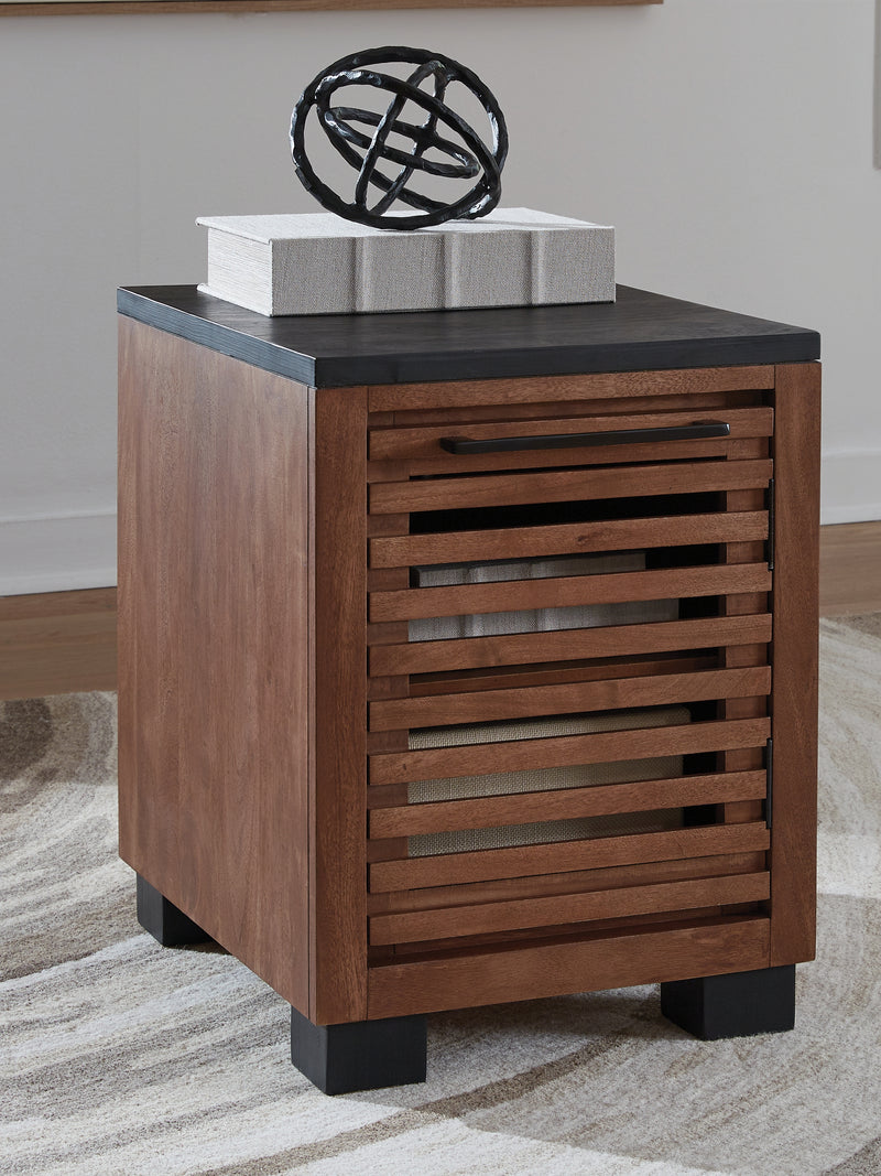 Evee Outdoor & More - Ashley Furniture - Kallari Chairside End Table - Chair Side End Table / Warm Brown/Black - T737-7